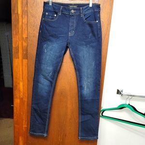 NWT.  Vassari womens jeans.   Size 32.  (443)